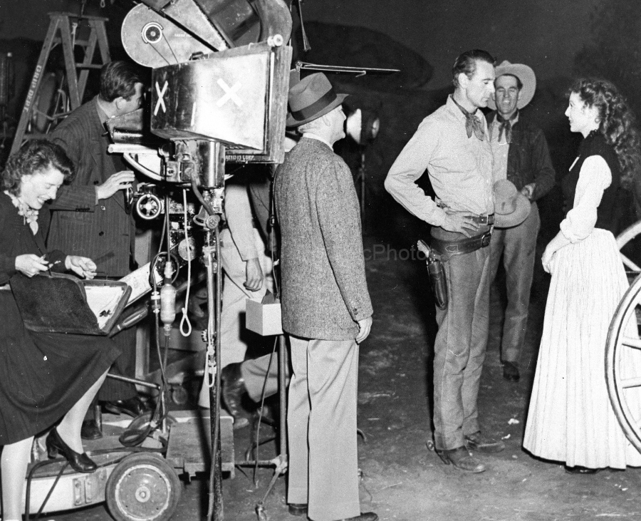 Loretta Young 1945 3 WM.jpg